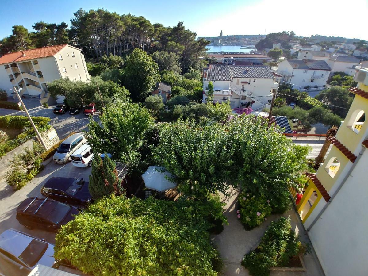 Apartments Mare Banjol Buitenkant foto