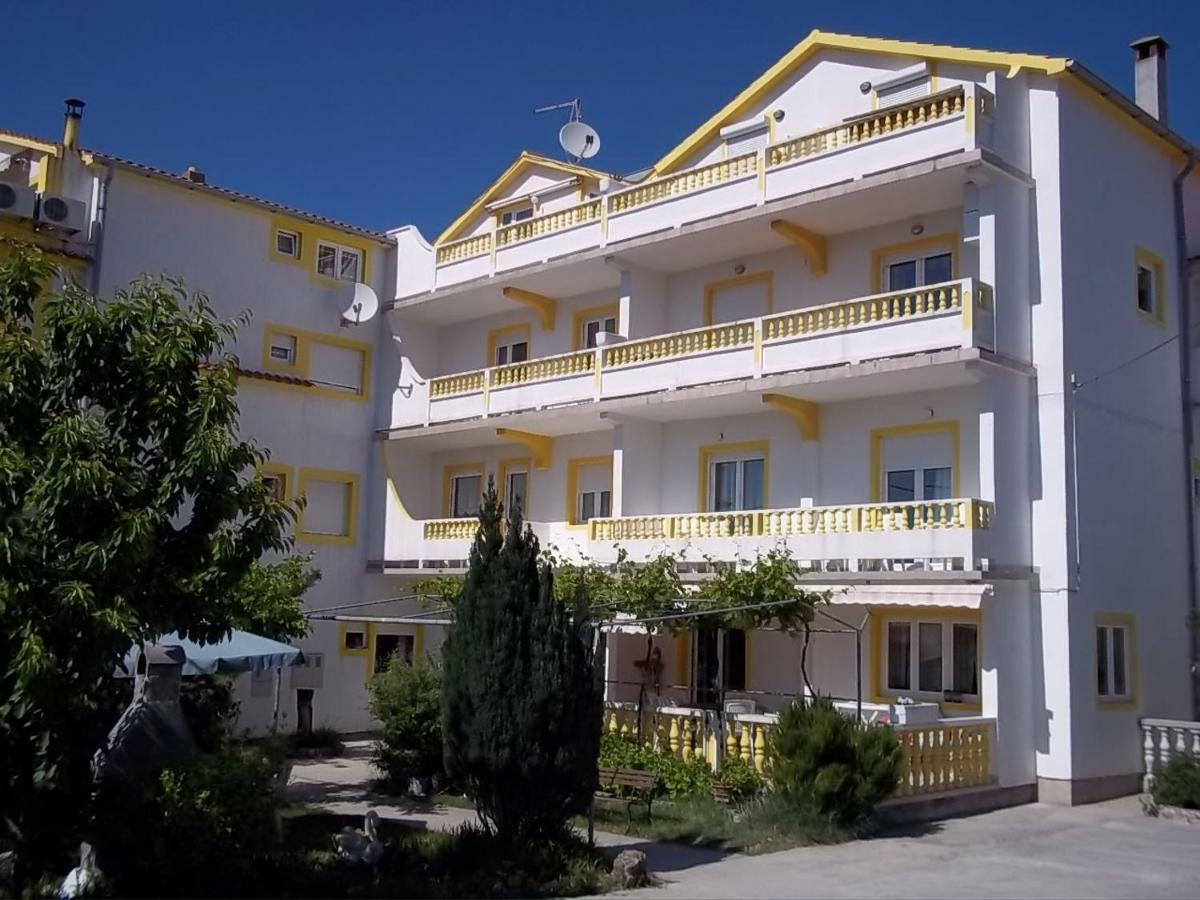 Apartments Mare Banjol Buitenkant foto